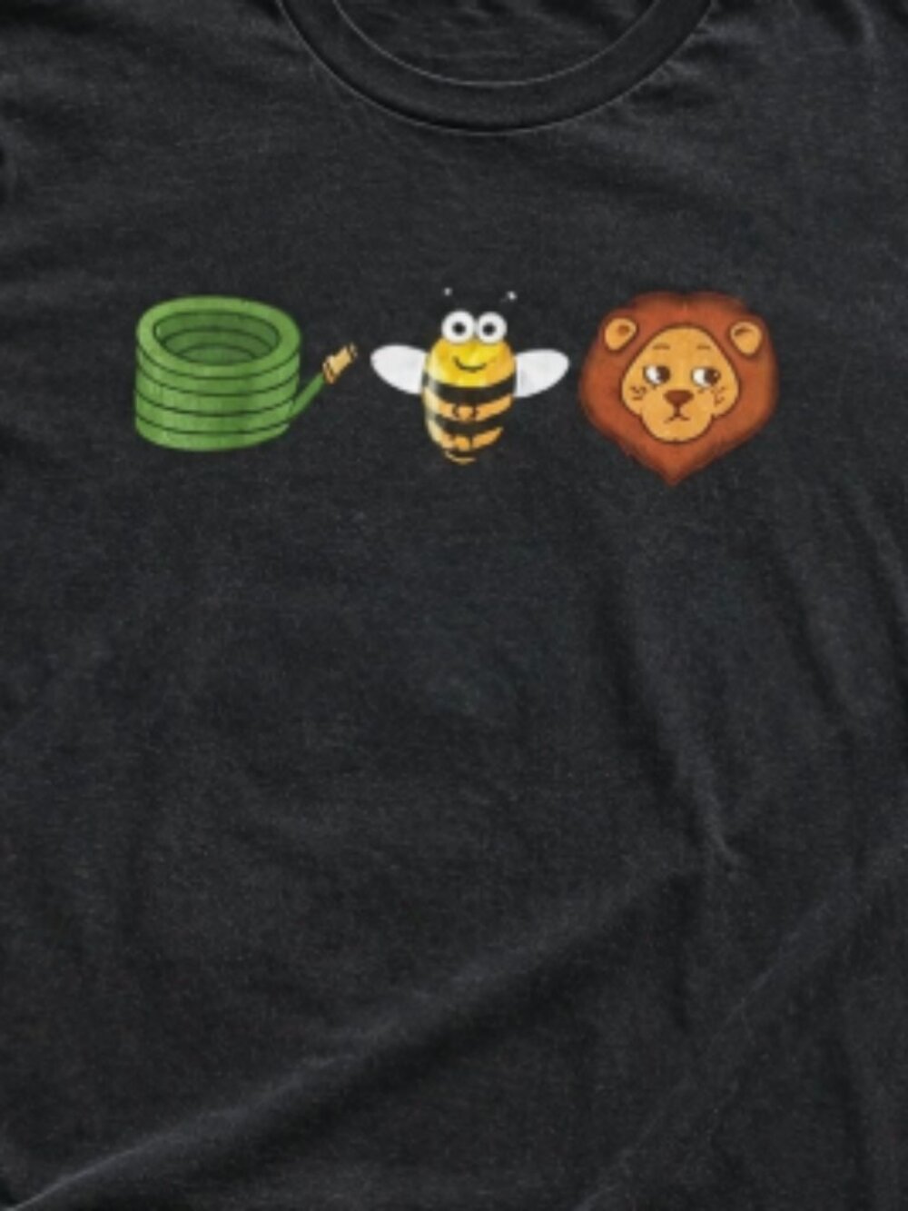 Hose Bee Lion Funny Rebus Puzzle Wordplay Black T-Shirt - Picture 2 of 2